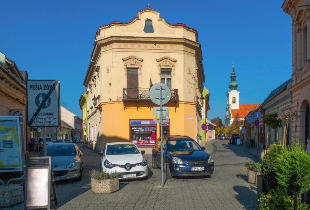 Apartman Zara Комарно Экстерьер фото