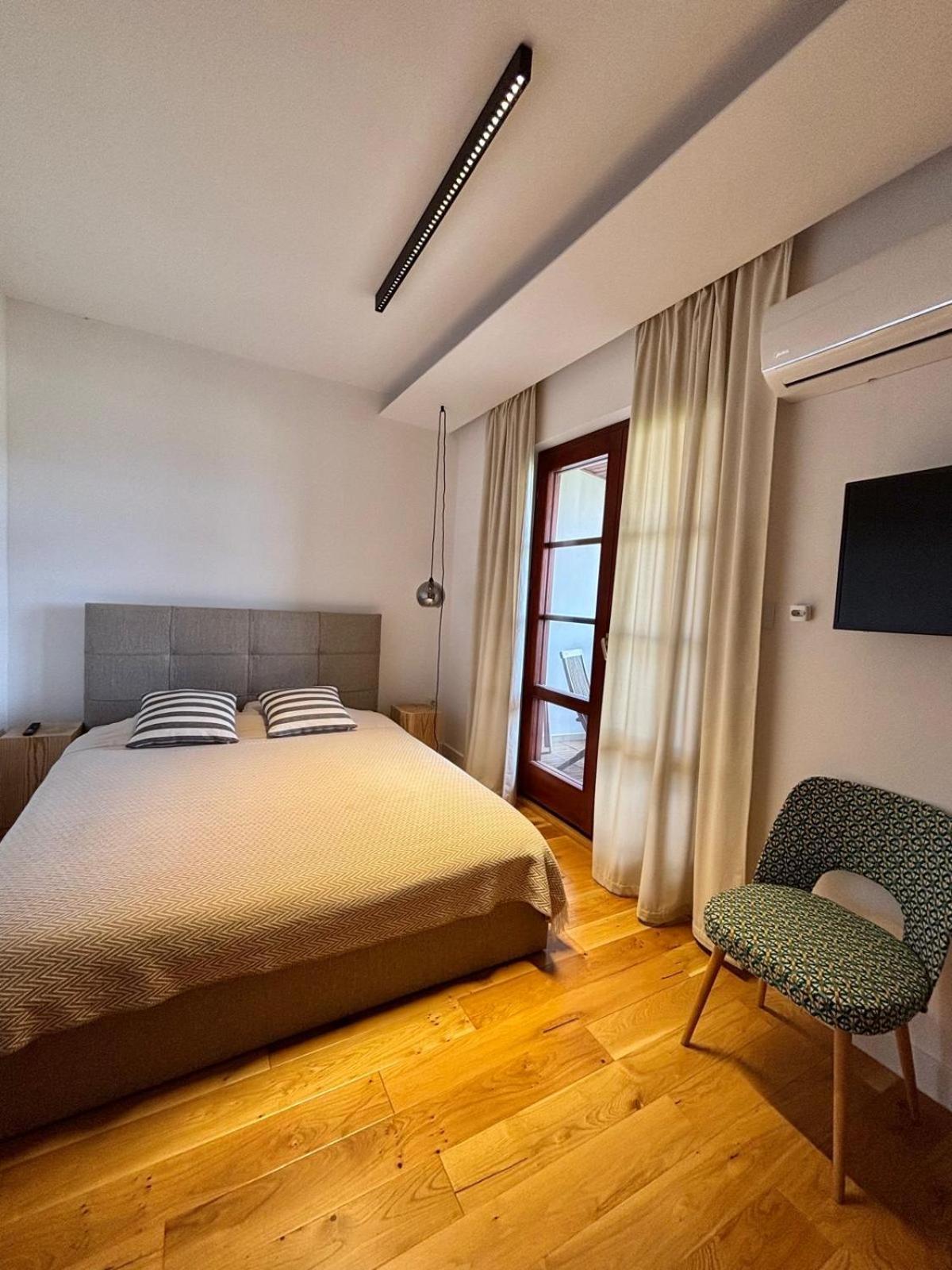 Apartman Zara Комарно Экстерьер фото